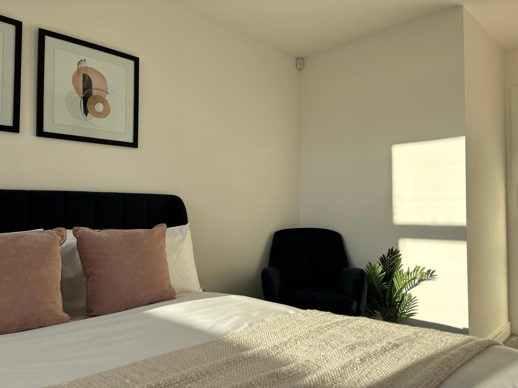 Manchester Apt, Free Parking, Business, Couples & Families Exterior photo